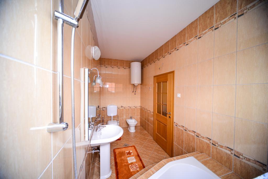 Apartments Dalmacija Starigrad Paklenica Δωμάτιο φωτογραφία