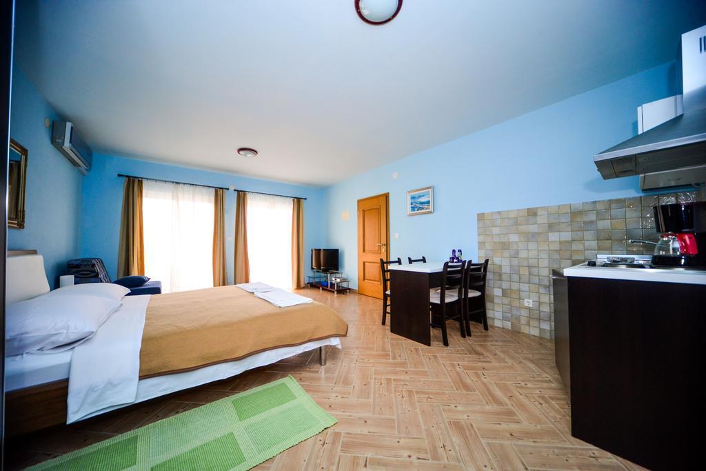 Apartments Dalmacija Starigrad Paklenica Δωμάτιο φωτογραφία
