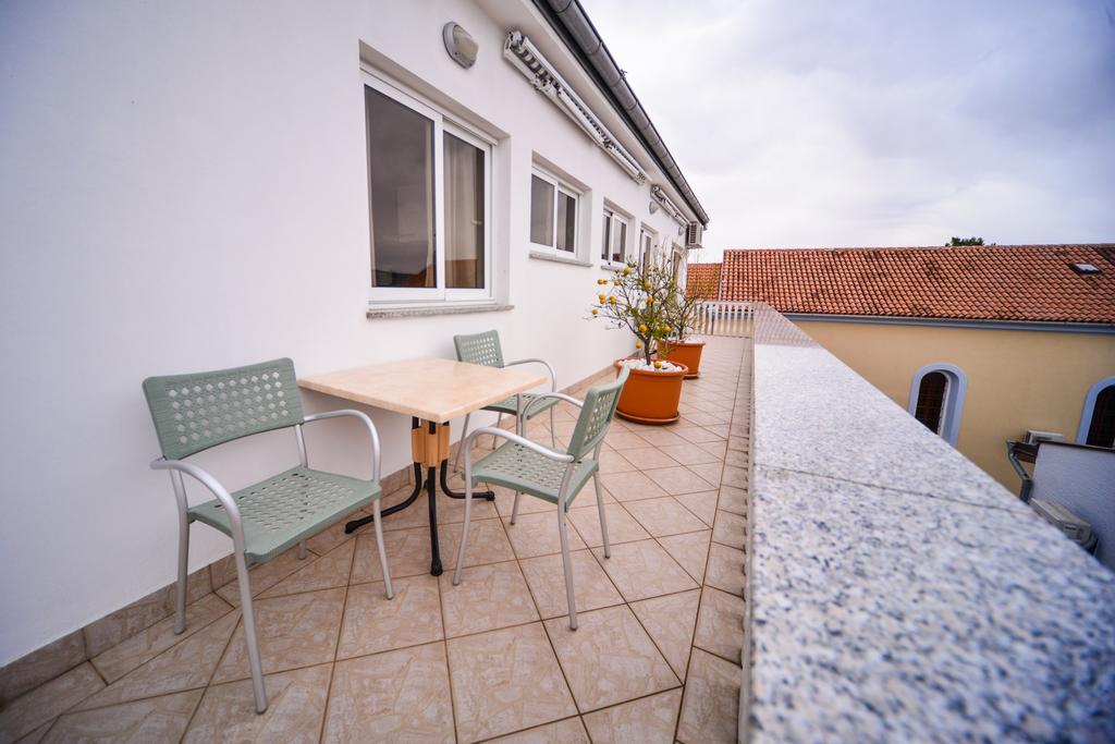 Apartments Dalmacija Starigrad Paklenica Δωμάτιο φωτογραφία