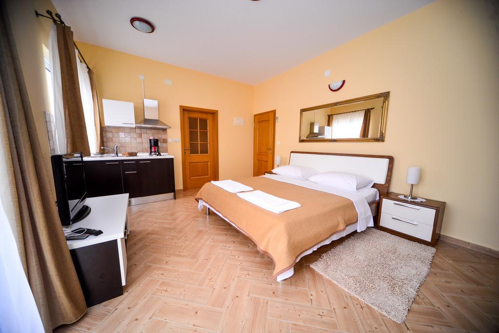 Apartments Dalmacija Starigrad Paklenica Δωμάτιο φωτογραφία