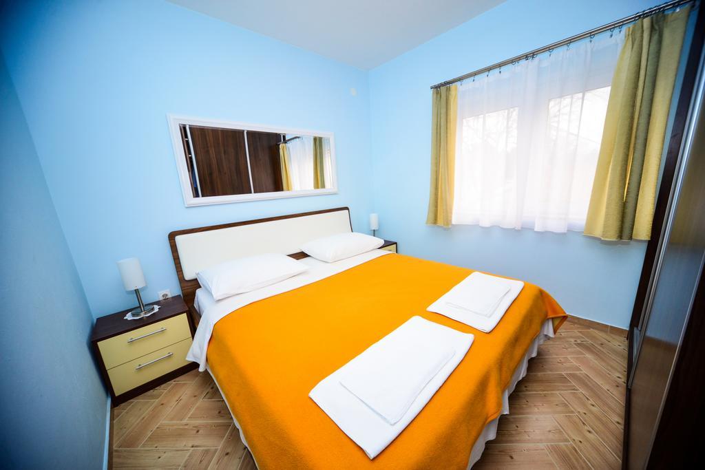 Apartments Dalmacija Starigrad Paklenica Δωμάτιο φωτογραφία