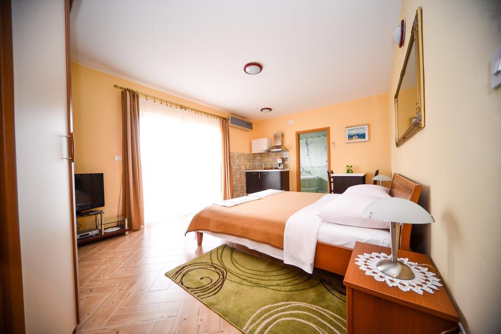 Apartments Dalmacija Starigrad Paklenica Δωμάτιο φωτογραφία