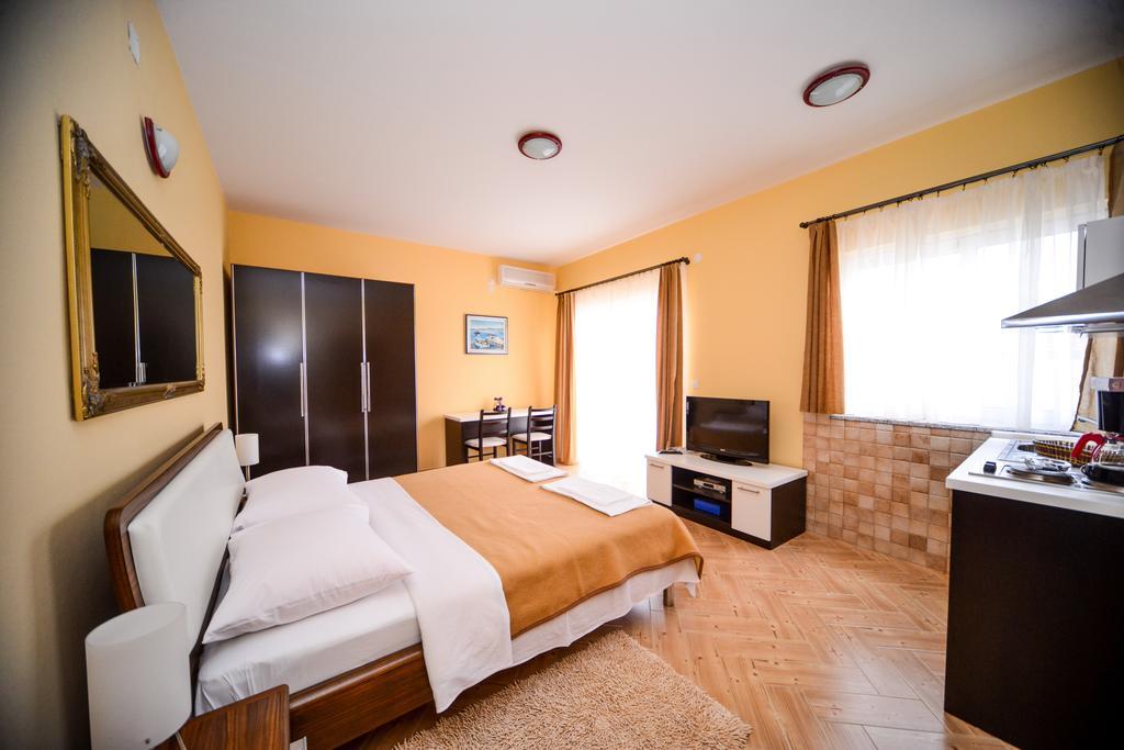 Apartments Dalmacija Starigrad Paklenica Δωμάτιο φωτογραφία