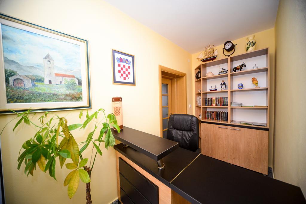 Apartments Dalmacija Starigrad Paklenica Εξωτερικό φωτογραφία